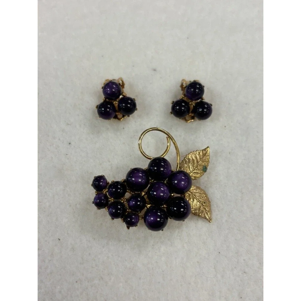Vintage Purple Grape Cluster Brooch Pin & Clip Earrings Demi Parure Set